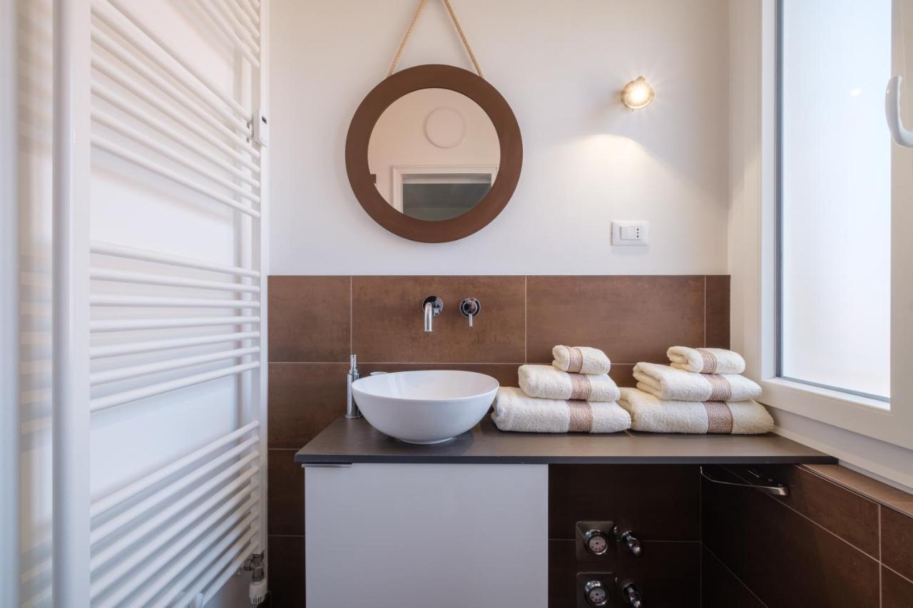 Fabula Rooms 3 Suites With Private Bathroom โบโลญญา ภายนอก รูปภาพ