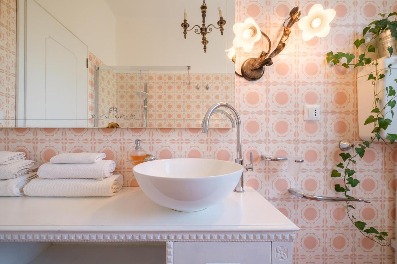 Fabula Rooms 3 Suites With Private Bathroom โบโลญญา ภายนอก รูปภาพ