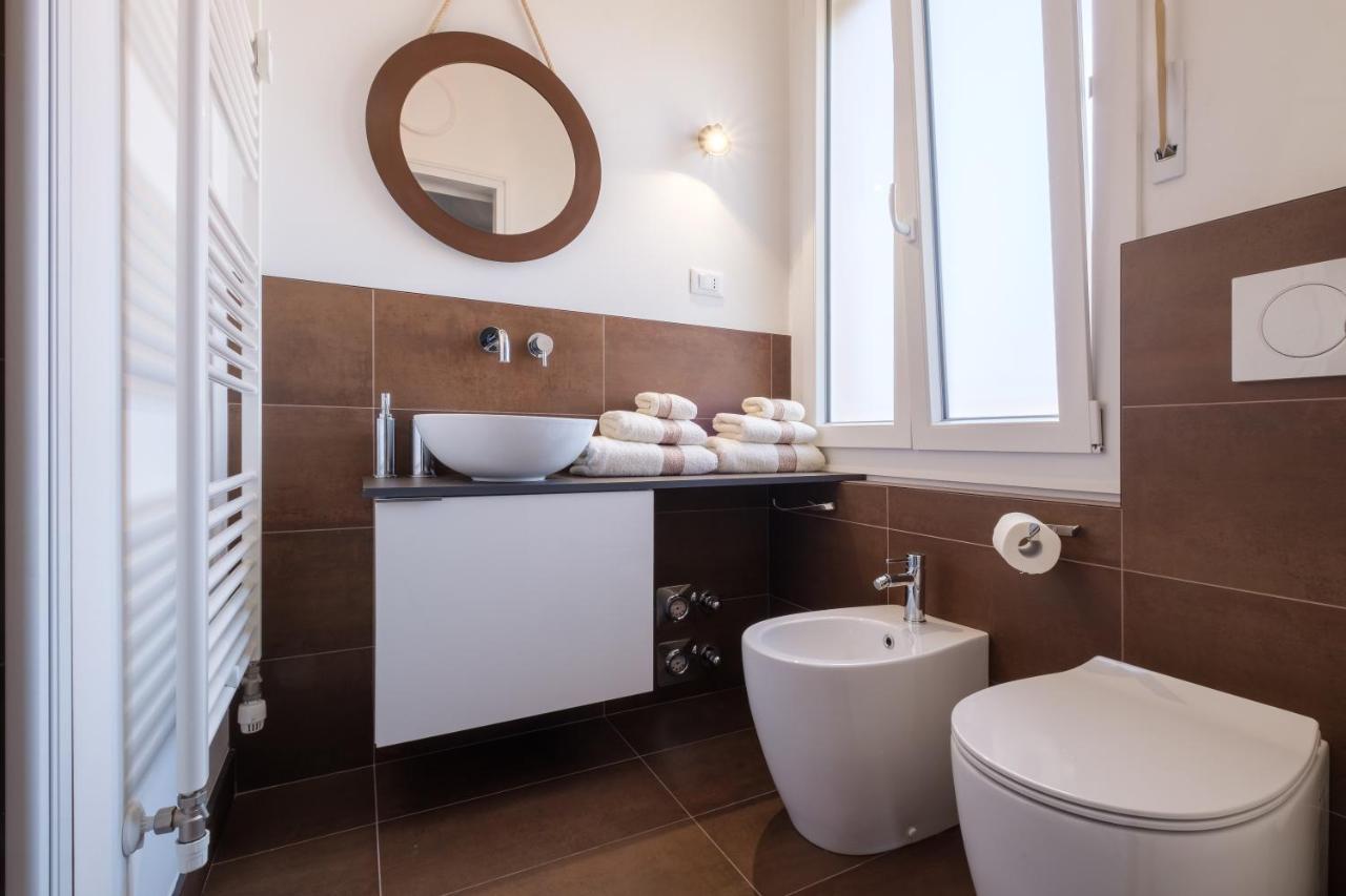 Fabula Rooms 3 Suites With Private Bathroom โบโลญญา ภายนอก รูปภาพ